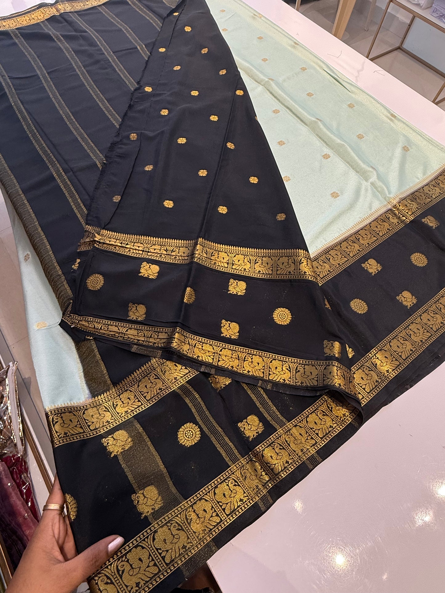 Premium crepe silk saree(SS1000)