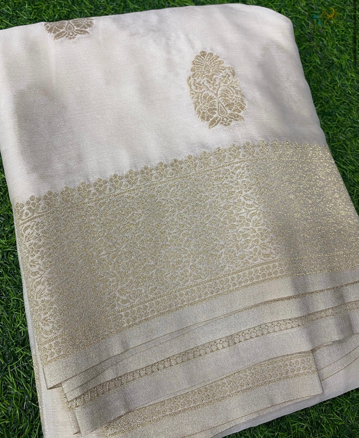 BIG BUTTA DESIGNER SOFT GEORGETTE CREPE SILK SAREE