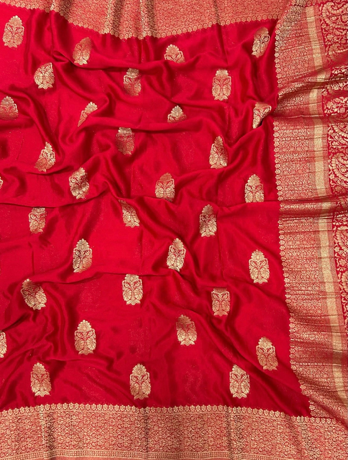 RED BIG BUTTA DESIGNER SOFT GEORGETTE CREPE SILK SAREE