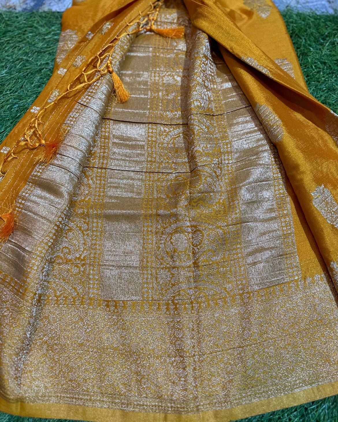 BIG BUTTA DESIGNER SOFT GEORGETTE CREPE SILK SAREE