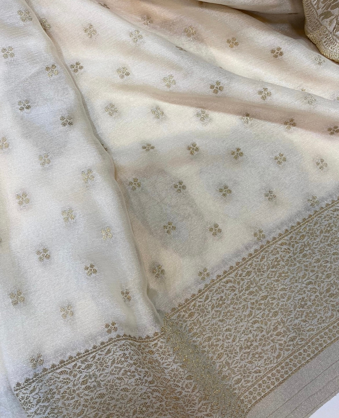 BIG BUTTA DESIGNER SOFT GEORGETTE CREPE SILK SAREE