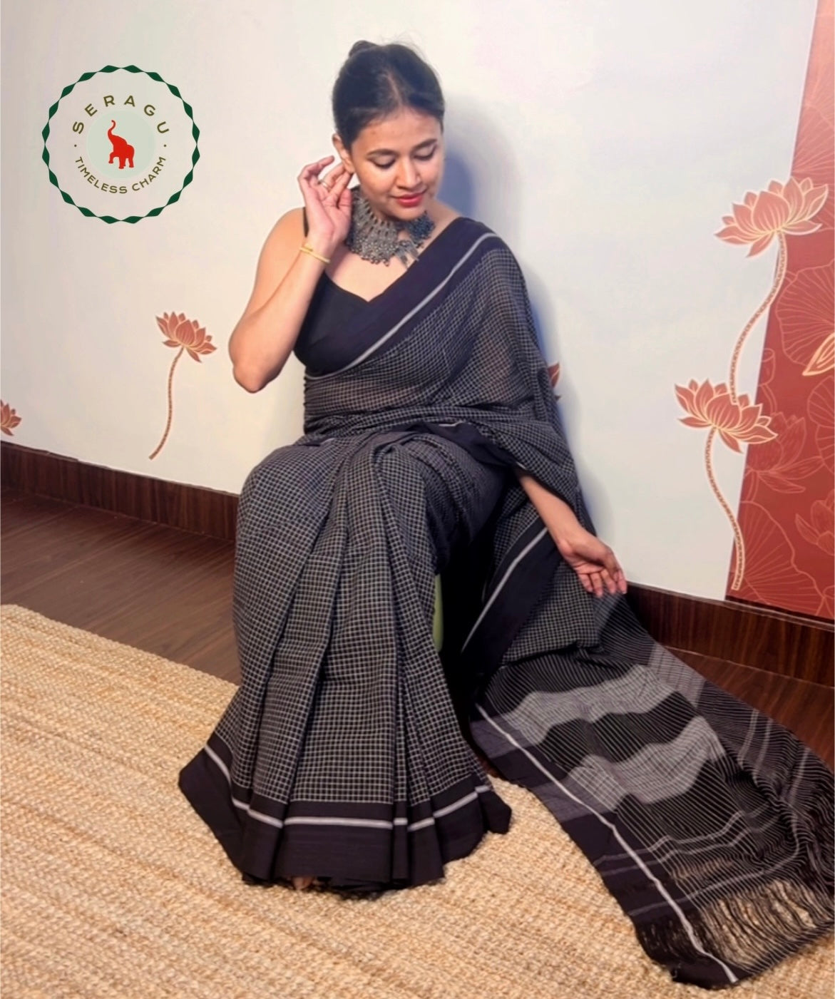 Black and White Patteda Anchu Saree