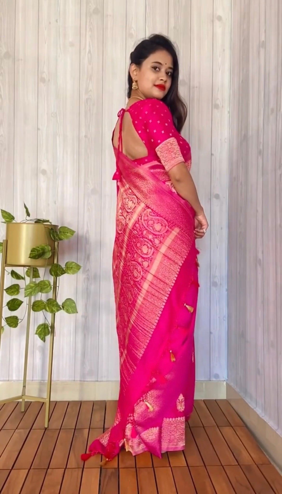 PINK BIG BUTTA DESIGNER SOFT GEORGETTE CREPE SILK SAREE