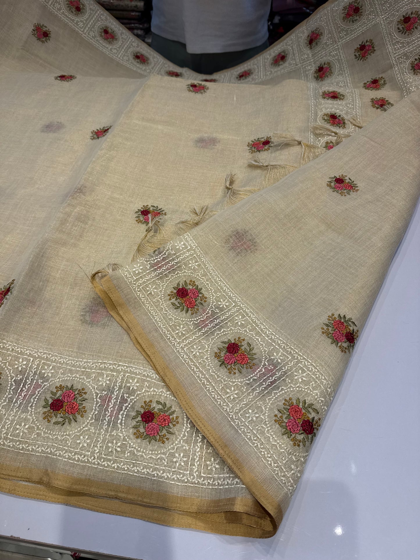 Premium Tissue Linen Saree featuring elegant floral Persian embroidery on the border and pallu, beautifully complemented with intricate traditional Chikankari work. A graceful blend of timeless craftsmanship and understated elegance.
(tissuelinen100)