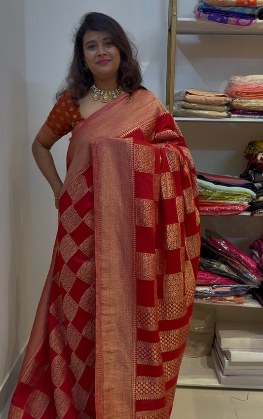 Red chinnon crushed zari saree